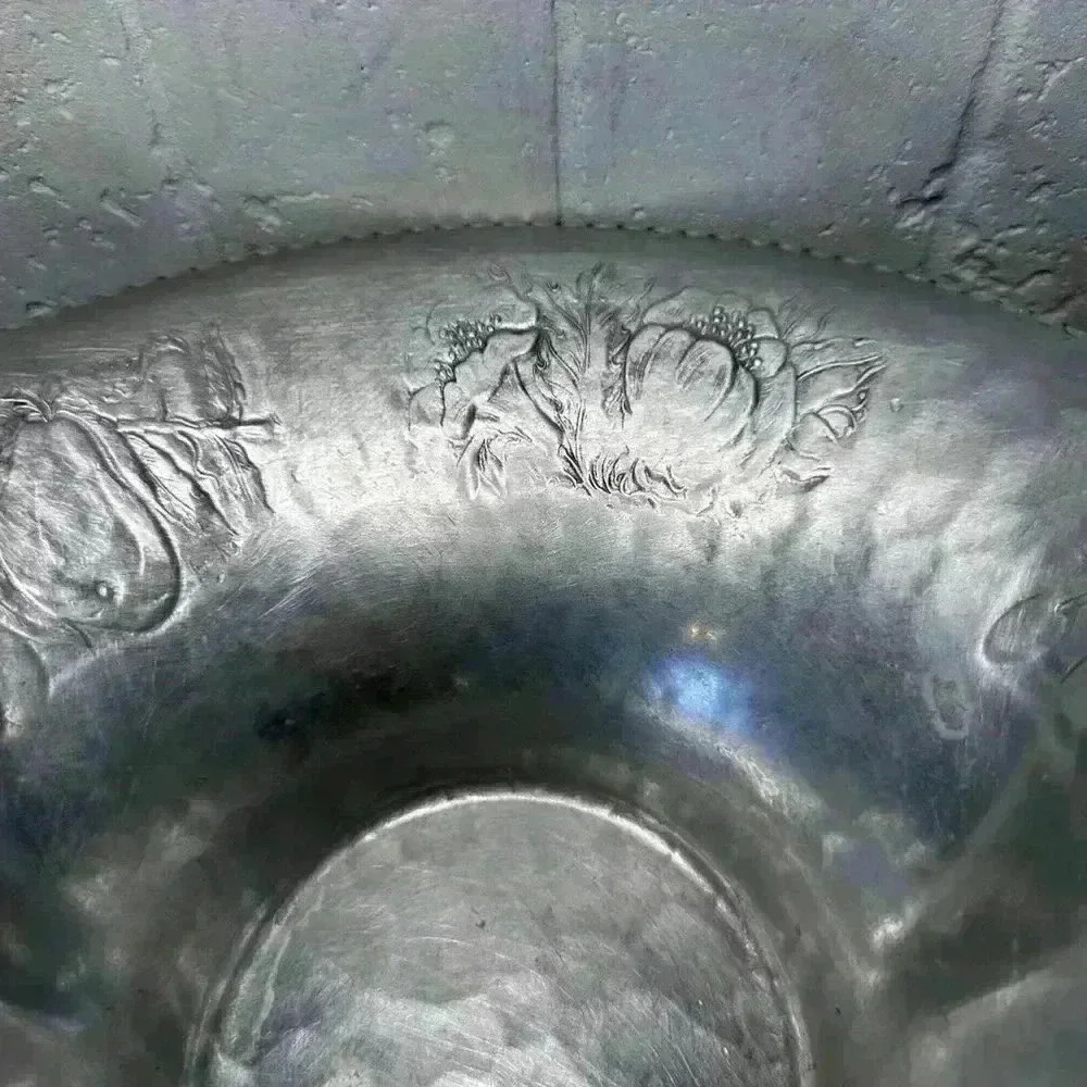 Vintage Cromwell Hand Wrought Hammered Aluminum Basket W/fruit Designs&Handle! - Picture 2 of 16